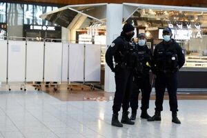 Tiros en una estación de trenes de París: un hombre amenazó con acuchillar a policías y fue abatido