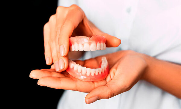 Un británico recupera su dentadura postiza, perdida en España hace 11 años gracias a pruebas de ADN