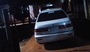 Acribillan vehículo estacionado en una vivienda en la capital de Alto Paraná - ABC en el Este - ABC Color
