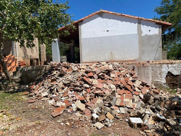 En Paraguarí, las clases se iniciarán con cinco escuelas en peligro de derrumbe y 240 a reparar - Nacionales - ABC Color