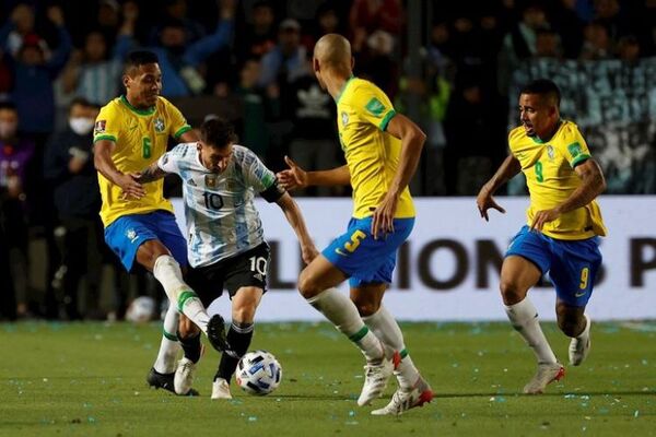 FIFA ordena jugar Brasil-Argentina y sanciona a cuatro jugadores argentinos
