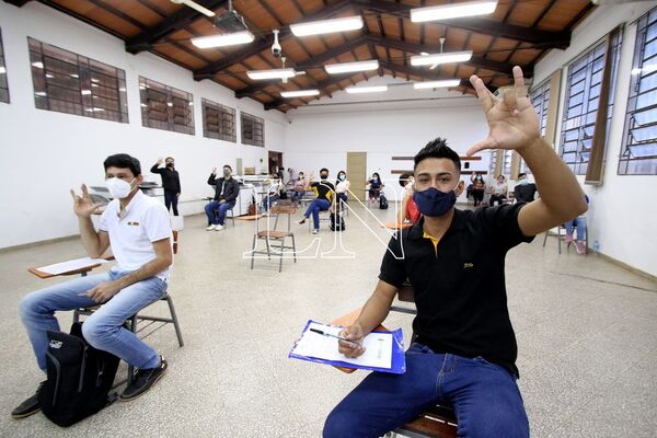 Becal adjudicó más de 2.000 becas en los últimos siete años