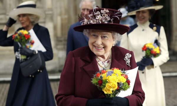 La reina Isabel lanza su propia marca de miel de abeja