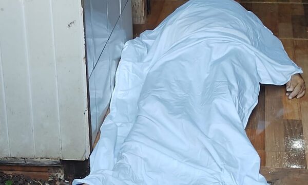 Se presentó a trabajar y halló muerto a su patrón