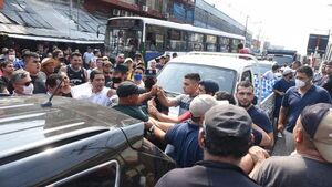 Tras incidentes, comerciantes piden salida de director de Mercado 4