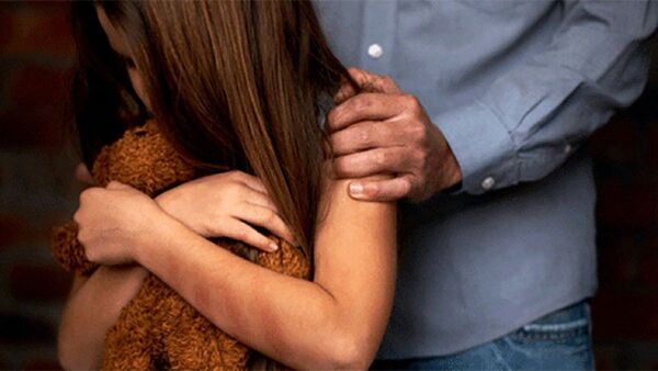 Fiscalía imputa a hombre que llevó a una niña a un motel