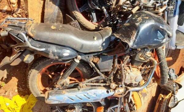 Motociclista sufre lesiones tras ser atropellado por una camioneta