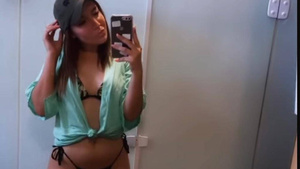 Crónica / Bajó el micrófono y se mandó un destape sensual