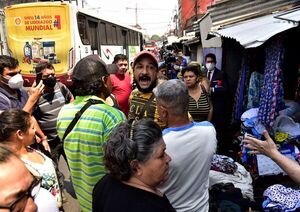 Despejan casilla irregular del Mercado 4 pese a resistencia de permisionarios - Nacionales - ABC Color