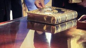 BCP resguardará y podrá exhibir en su museo el Libro de Oro