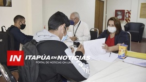 JÓVENES LLEGAN A LA GOBERNACIÓN PARA POSTULARSE A LAS BECAS DISPONIBLES - Itapúa Noticias