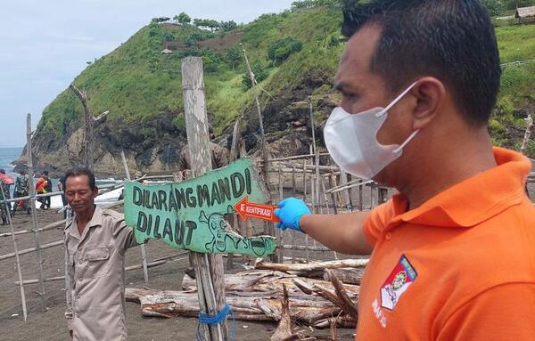 11 personas murieron ahogadas en Indonesia mientras meditaban en una playa