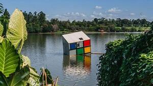 La Wayaba propone cabañas temáticas, una de ellas flotante, y una piscina casi infinita a orillas del Acaray