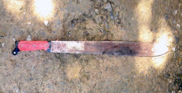 Detienen a presunto asaltante e incautan un machete de su poder