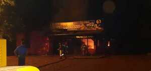 Incendio consume despensa - La Clave