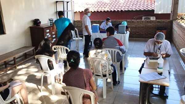 Prosigue vacunación contra el COVID