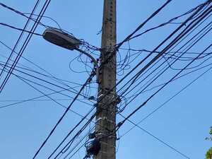 ANDE realiza el cambio de cables baja tensión y conductores en barrios de Encarnación