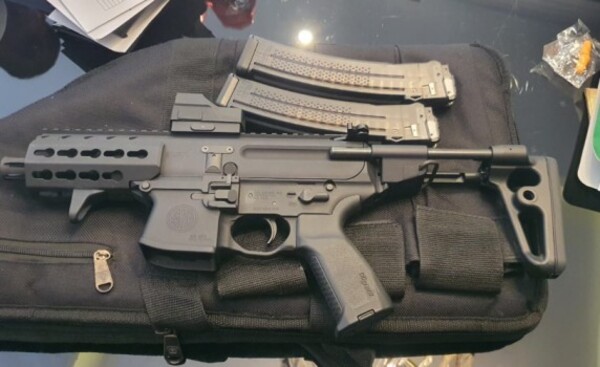 Operación Turf: armas largas y documentos financieros incautados