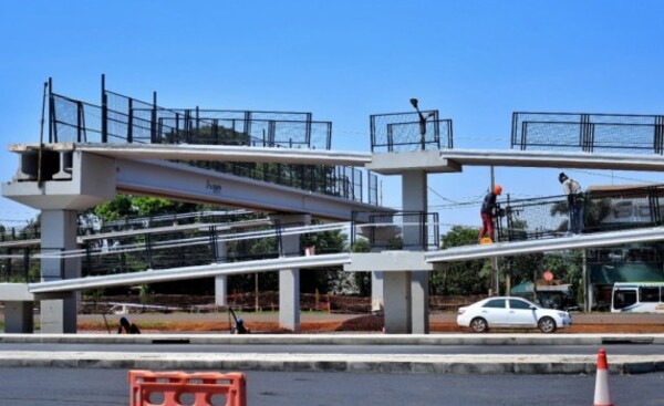 Pasarela peatonal del Km 9 de CDE está avanzada en un 80%