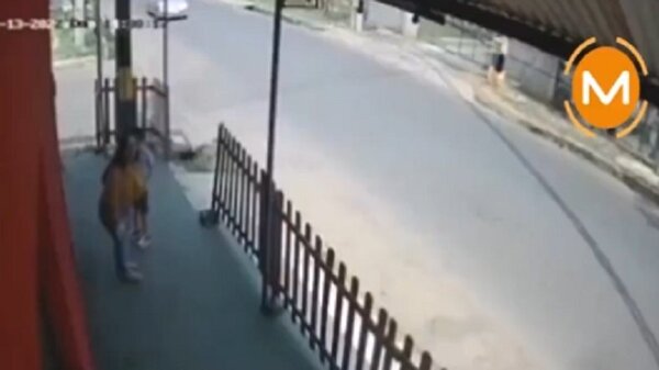 Demoledora inseguridad: Una mujer y su pequeño hijo fueron víctimas de motochorros | Noticias Paraguay