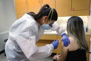Crónica / Farmacenter lanza preventa de vacunas contra la influenza