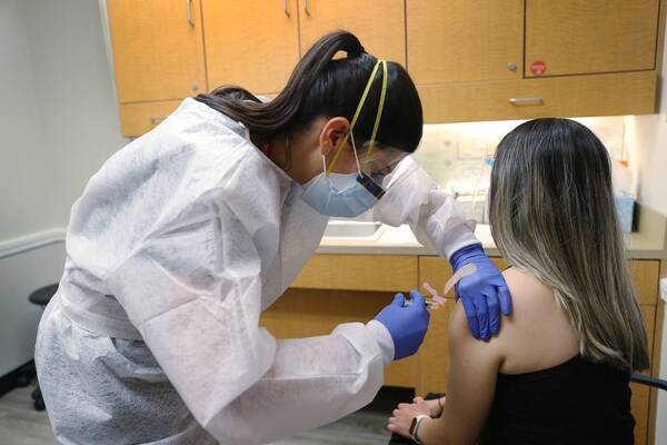 Crónica / Farmacenter lanza preventa de vacunas contra la influenza