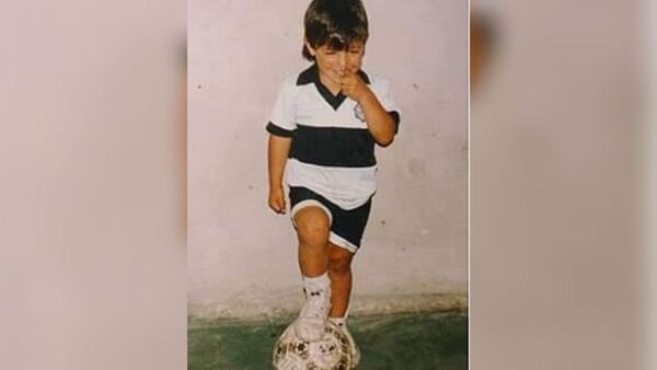 Kun Agüero contó la historia detrás de su camiseta de Olimpia de niño