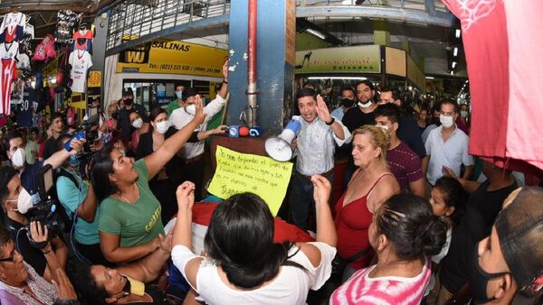 Levantan protesta tras promesa de reubicar a vendedora desalojada