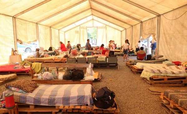 Diario HOY | Familiares de pacientes denuncian intento de desalojo del albergue en IPS Ingavi