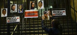 Periodistas protestan por ataques y asesinatos de periodistas en México