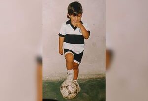 ¿Es de la O? El "Kun" contó la historia detrás de su foto con la camiseta de Olimpia - Megacadena — Últimas Noticias de Paraguay