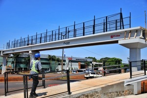 Avance del 80% en construcción de la pasarela peatonal del Km 9 de CDE - .::Agencia IP::.