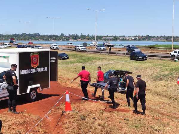 MISIONES: ENCONTRARON MUERTA A LA MUJER QUE FUE ARROJADA POR UN HOMBRE DESDE EL PUENTE SOBRE EL ARROYO EL ZAIMÁN - Itapúa Noticias