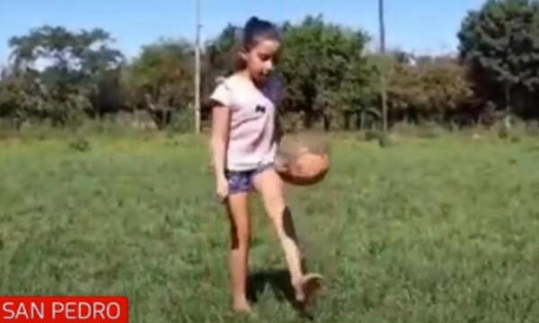 Niña sorprende por su gran dominio de pelota con picaditas – Prensa 5