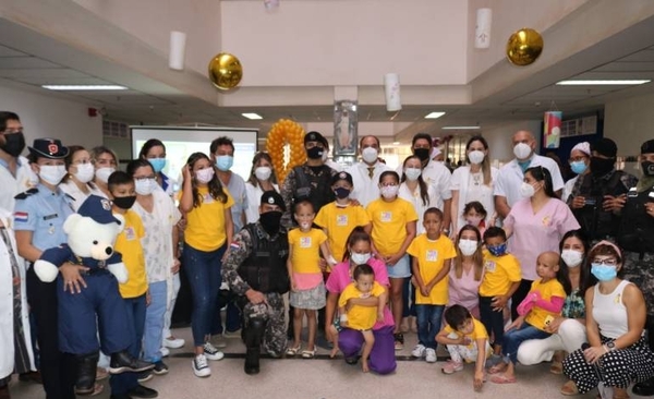 Diario HOY | Linces visitaron a pacientes de Clínicas por el Día de Lucha contra el Cáncer Infantil