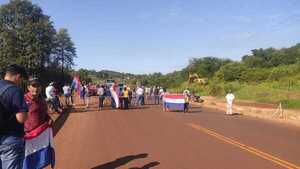 Moradores cierran Ruta PY07 para exigir culminación de obras - La Clave