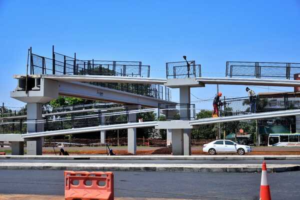 Viaducto peatonal en el km 9 de CDE presenta un avance del 80% - La Clave
