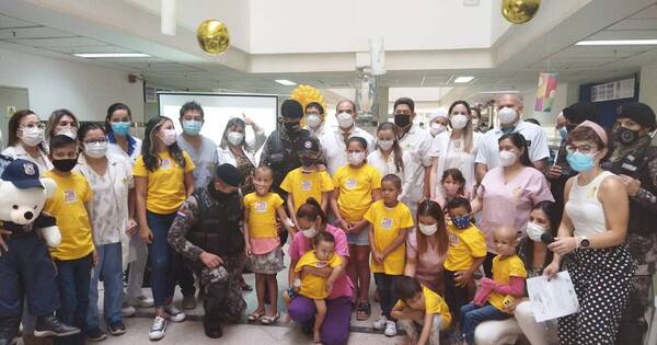 La Nación / Clínicas se pinta de dorado en el Día de la Lucha Contra el Cáncer Infantil