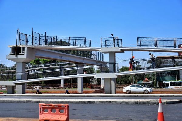 Construcción de pasarela peatonal concluirá en un mes - ABC en el Este - ABC Color