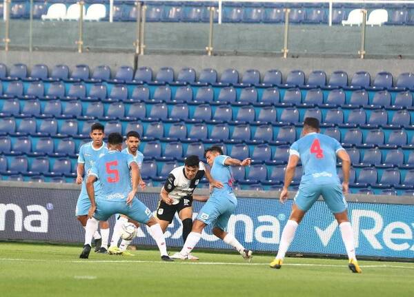 Crónica / Mirá qué equipo chutaría por tercera vez al hilo en el Defensores del Chaco