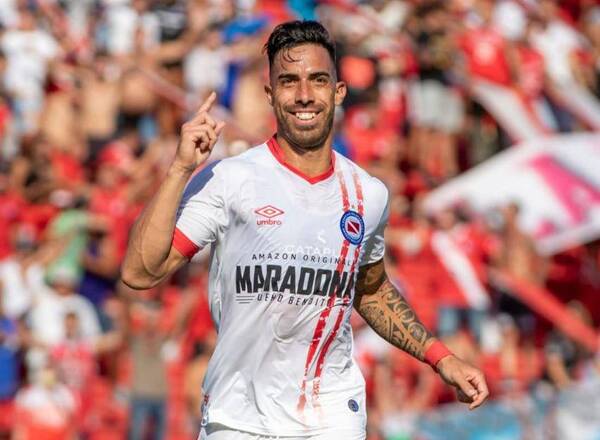 Crónica / Con doblete y asistencia Gabriel Ávalos fue figura en Argentinos Juniors