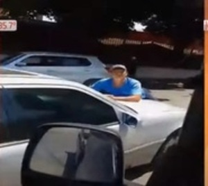 Criminal: Arrastró a un hombre por varios metros sobre su capot - Paraguay.com