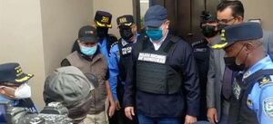 Expresidente de Honduras se entrega a la policía tras pedido de extradición de EEUU