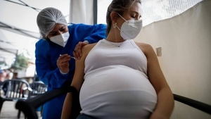 Diario HOY | Vacunar a embarazadas contra el covid protege a bebés de ser hospitalizados