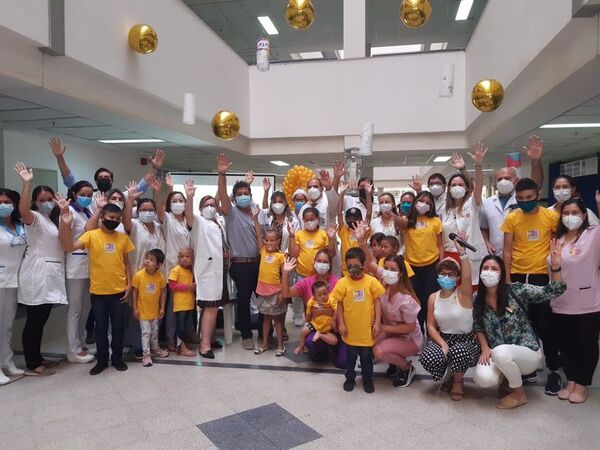 Hospital de Clínicas viste de dorado todo febrero por la lucha contra el cáncer infantil - Nacionales - ABC Color