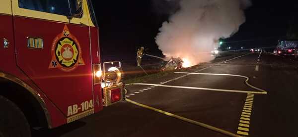 Policía muere calcinado en accidente de tránsito - La Clave
