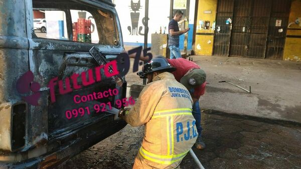 Desgracia con suerte: Un trabajador sufrió el incendio de su camión repartidor. Solo hubo daños materiales