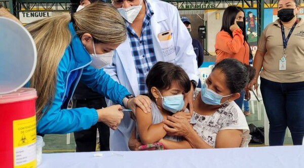 Ecuador inicia vacunación anticovid a niños de 3 y 4 años