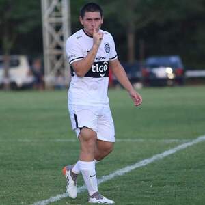 El juvenil futbolista Bruno Recalde de CDE anota dos goles para la Sub 18 de Olimpia - La Clave
