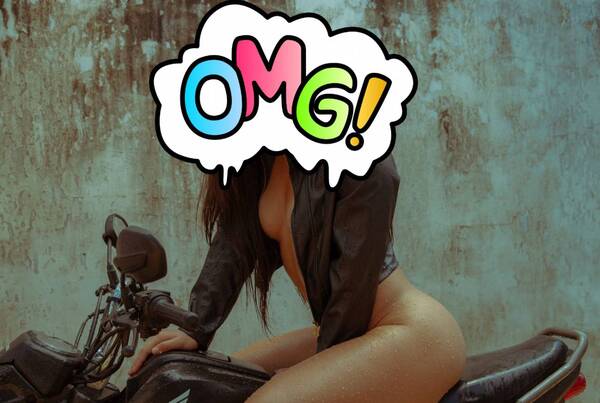 Crónica / Modelo tuvo una "experiencia" sobre una moto y ¡mirá lo que pasó!